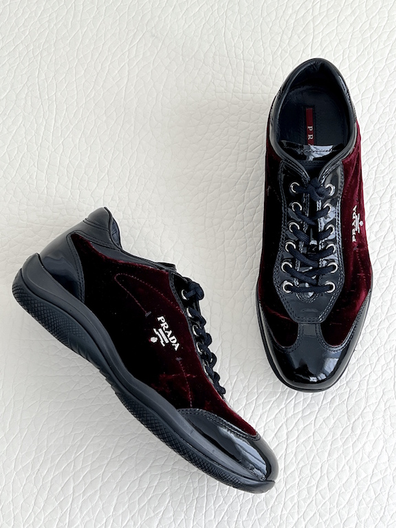 bloemblad Buskruit dier Prada velvet and patent leather sneakers “Prada” logo - Luxury & Vintage  Madrid