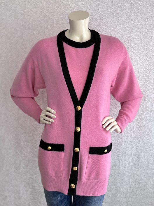 VTG Chanel cashmere twin set "CC" logo buttons