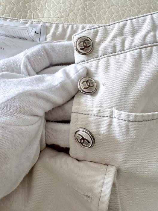 Chanel off-white jeans "CC" logo buttons