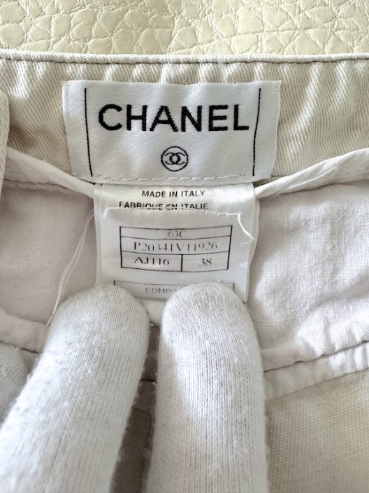 Chanel off-white jeans "CC" logo buttons