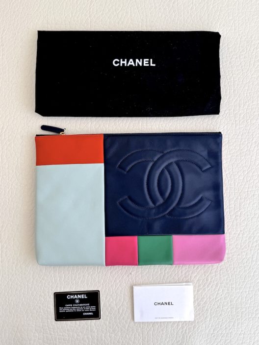 Chanel Leather Pochette "CC" logo