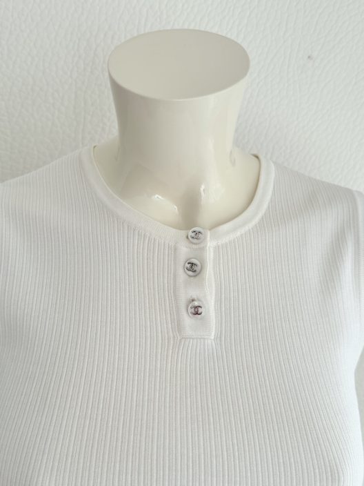 VTG Chanel Off-white Knit Top "CC" logo buttons