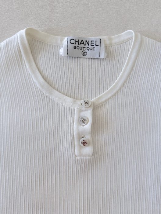 VTG Chanel Off-white Knit Top "CC" logo buttons